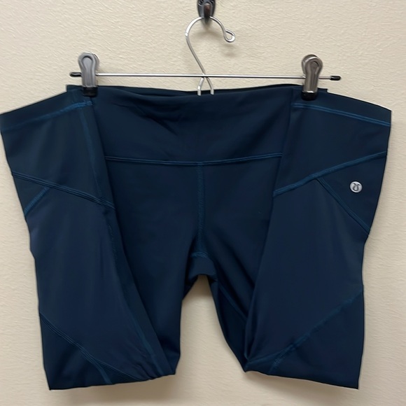 lululemon athletica Pants - Lululemon Crop leggings Sz4